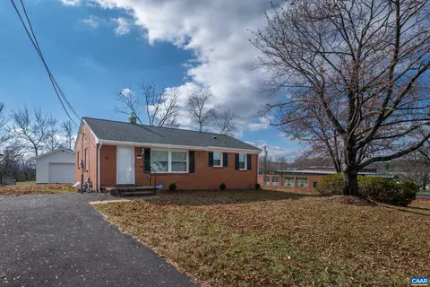 422 Sterling St, Staunton, VA 24401