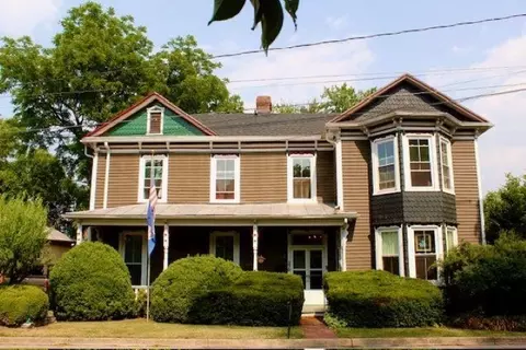370 College St, Dayton, VA 22821