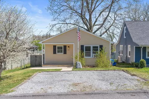 415 F St, Staunton, VA 24401