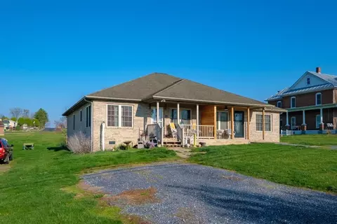 140 144 Holly Hill St, Broadway, VA 22815
