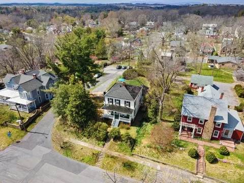 677 Walnut Ave, Waynesboro, VA 22980 photo 4