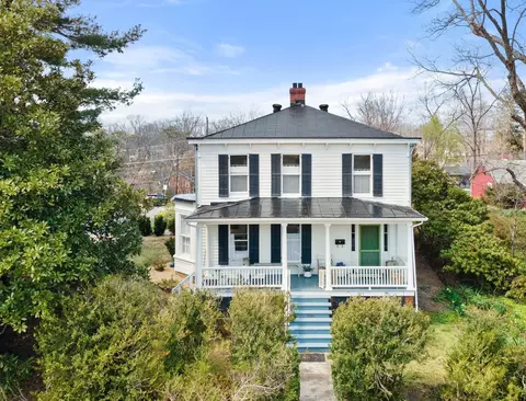 677 Walnut Ave, Waynesboro, VA 22980