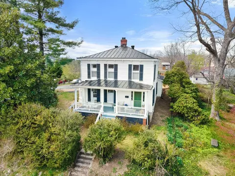 677 Walnut Ave, Waynesboro, VA 22980 photo 3