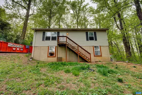 687 High Top Ln, Linden, VA 22642