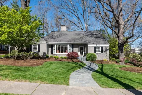 627 Cherry Ave, Waynesboro, VA 22980 photo 2