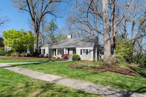 627 Cherry Ave, Waynesboro, VA 22980 photo 4