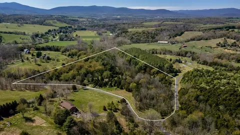 220 Eastwood Dr, Staunton, VA 24401