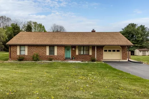 101 Overlook Ave, Mount Sidney, VA 24467