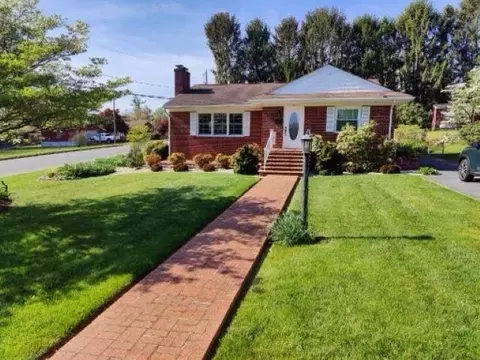 1900 Monticello St, Waynesboro, VA 22980