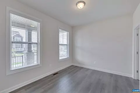 19 Pine Shadow Ct, Troy, VA 22974 photo 6