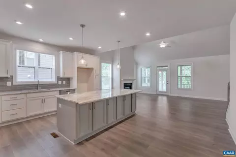 19 Pine Shadow Ct, Troy, VA 22974 photo 3
