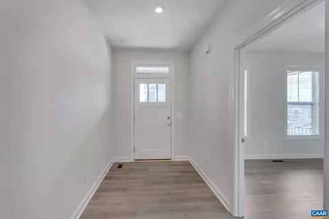19 Pine Shadow Ct, Troy, VA 22974 photo 4