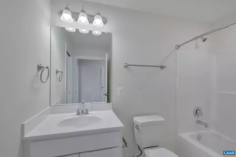 19 Pine Shadow Ct, Troy, VA 22974 photo 8