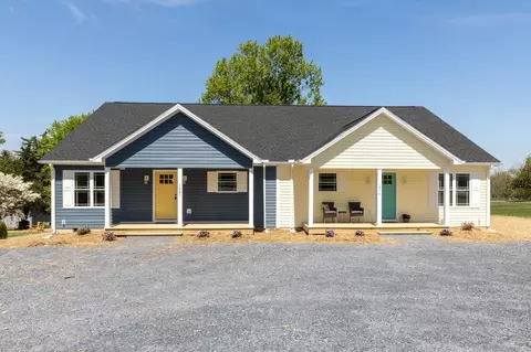 1217 S Delphine Ave S, Waynesboro, VA 22980