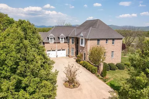 121 Stonecrest Ave, Waynesboro, VA 22980