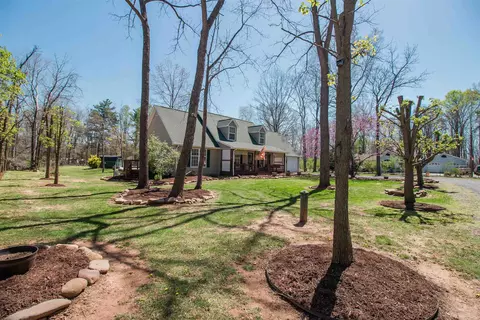 897 N River Rd, Mount Solon, VA 22843