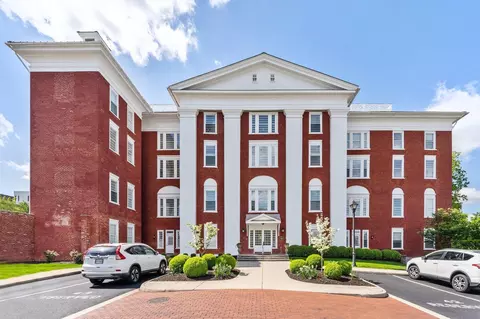 100 Village Dr #304, Staunton, VA 24401