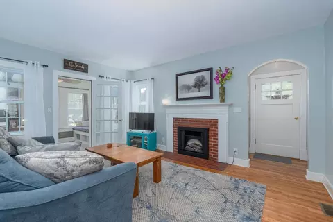 206 E College St E, Bridgewater, VA 22812 photo 4