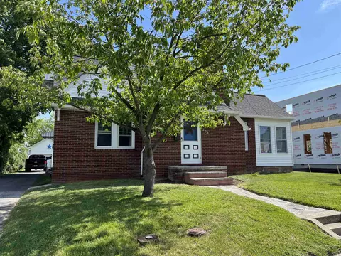 206 E College St E, Bridgewater, VA 22812