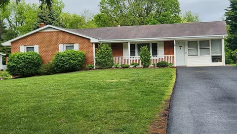 80 Ridgeview Dr, Stuarts Draft, VA 24477