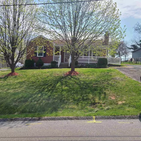 627 A St, Staunton, VA 24401