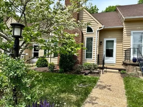 28 Shannon Pl, Staunton, VA 24401