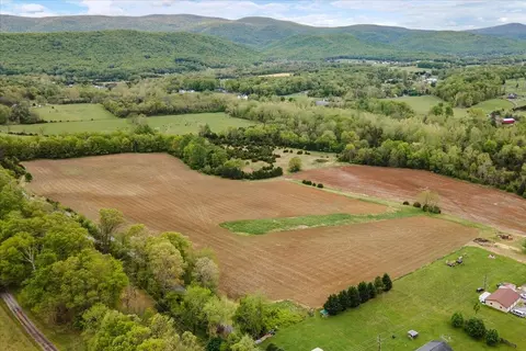 0 Loop Rd, Elkton, VA 22827