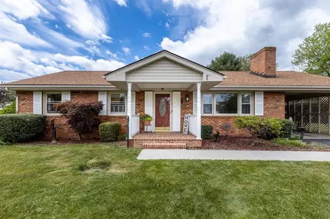 15 Ridgeview Dr, Stuarts Draft, VA 24477