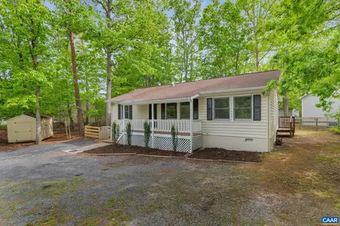 1 Woodlawn Dr, Palmyra, VA 22963