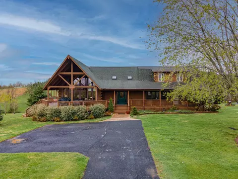 470 E View Ln, Raphine, VA 24472