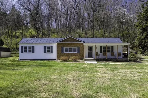 67 Duck Pond Ln, Maurertown, VA 22644