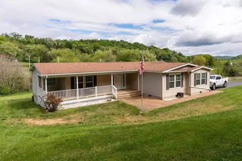 653 Dices Spring Rd, Weyers Cave, VA 24486