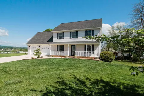 200 Rayann Ln, Broadway, VA 22815
