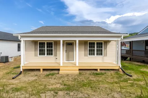 568 N Delphine Ave N, Waynesboro, VA 22980