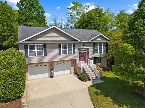 806 Ritchie Blvd, Staunton, VA 24401