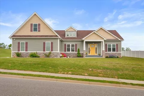 5 Red Pride Ln, Staunton, VA 24401