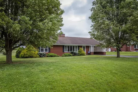 299 Stanley Ave, Shenandoah, VA 22849