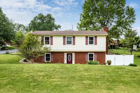 327 Thomas St, Staunton, VA 24401