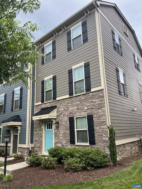 1527 Delphi Ln, Charlottesville, VA 22911