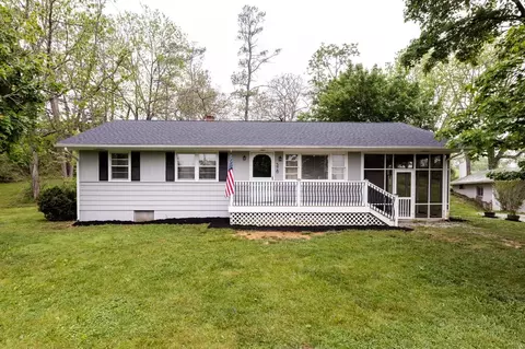 376 Kiddsville Rd, Fishersville, VA 22939