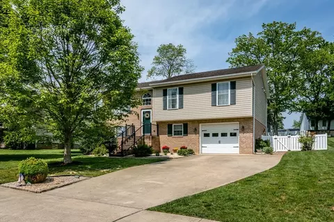 1740 Park Lawn Dr, Harrisonburg, VA 22801