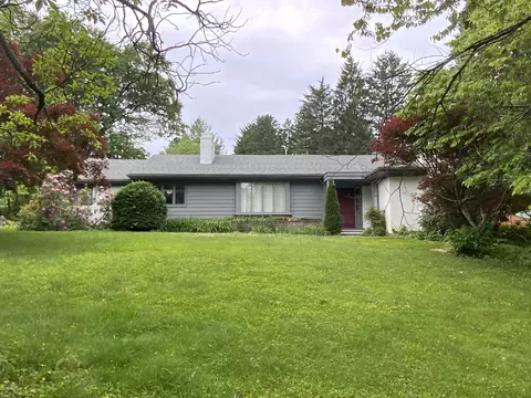 36 Woodland Dr, Staunton, VA 24401