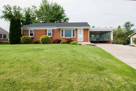 244 E Springbrook Rd E, Broadway, VA 22815