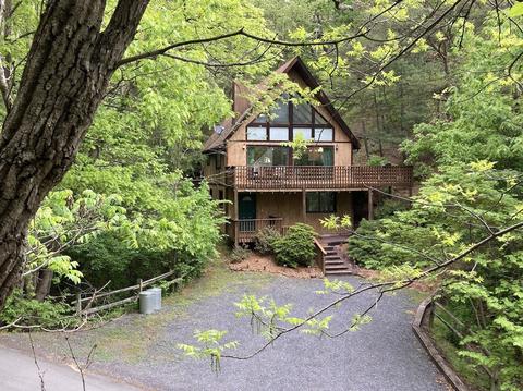 673 Killmon Rd, Basye, VA 22810 photo 1