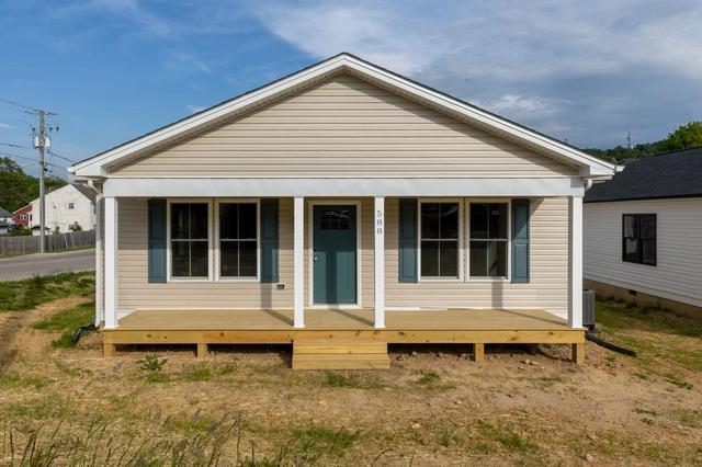 588 N Delphine Ave N, Waynesboro, VA 22980