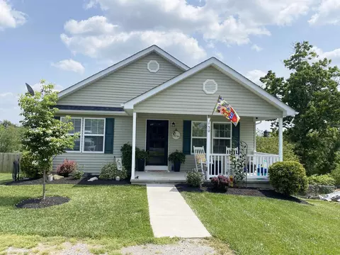 50 Greenview Dr, Staunton, VA 24401