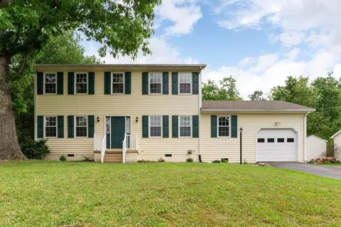 69 Sugar Camp Ln, Stuarts Draft, VA 24477