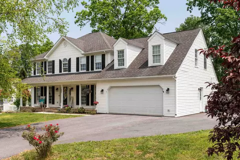 242 Arrowhead Ln, Stuarts Draft, VA 24477