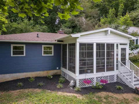 425 Albemarle Ave, Staunton, VA 24401