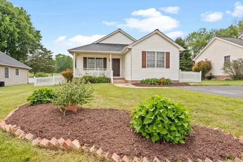 2204 Mosley St, Waynesboro, VA 22980